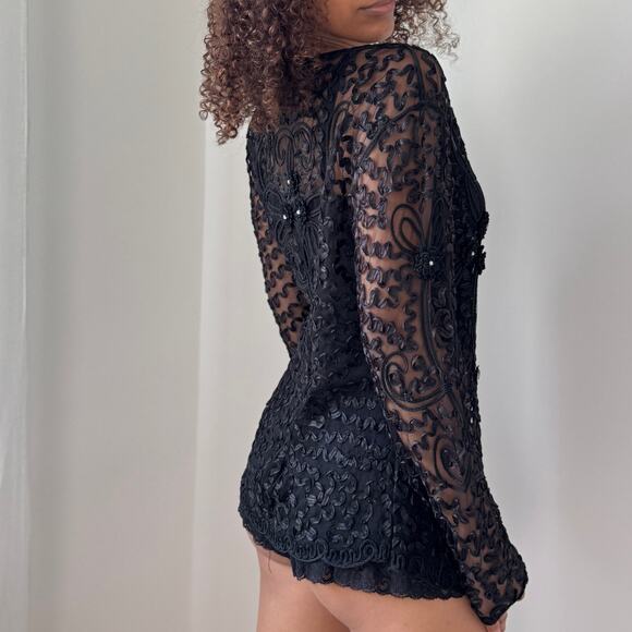 Vintage Sheer Embroidered Button-Up Top with Asymmetric Hem (M/L) - Picture 2 of 6